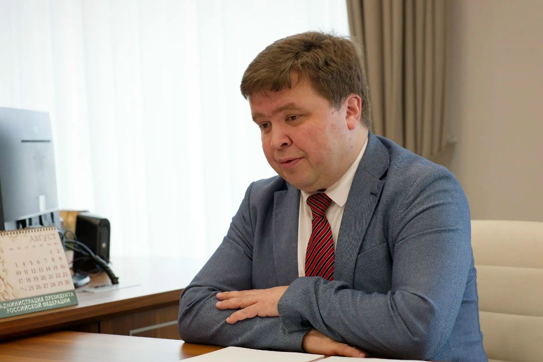 Глава Минстроя России Ирек Файзуллин провел рабочую встречу с ректором НИУ МГСУ Павлом Акимовым