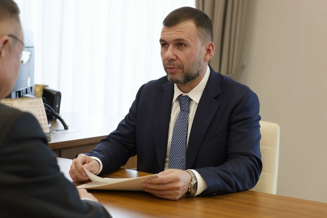 Министр строительства и ЖКХ РФ Ирек Файзуллин провел рабочую встречу с Главой ДНР Денисом Пушилиным