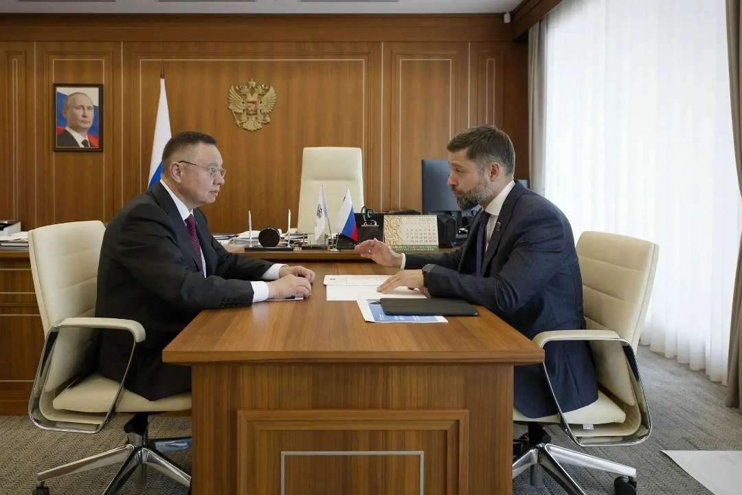 Глава Минстроя России Ирек Файзуллин провел рабочую встречу с депутатом Госдумы, членом комитета Госдумы по строительству и ЖКХ Александром Якубовским