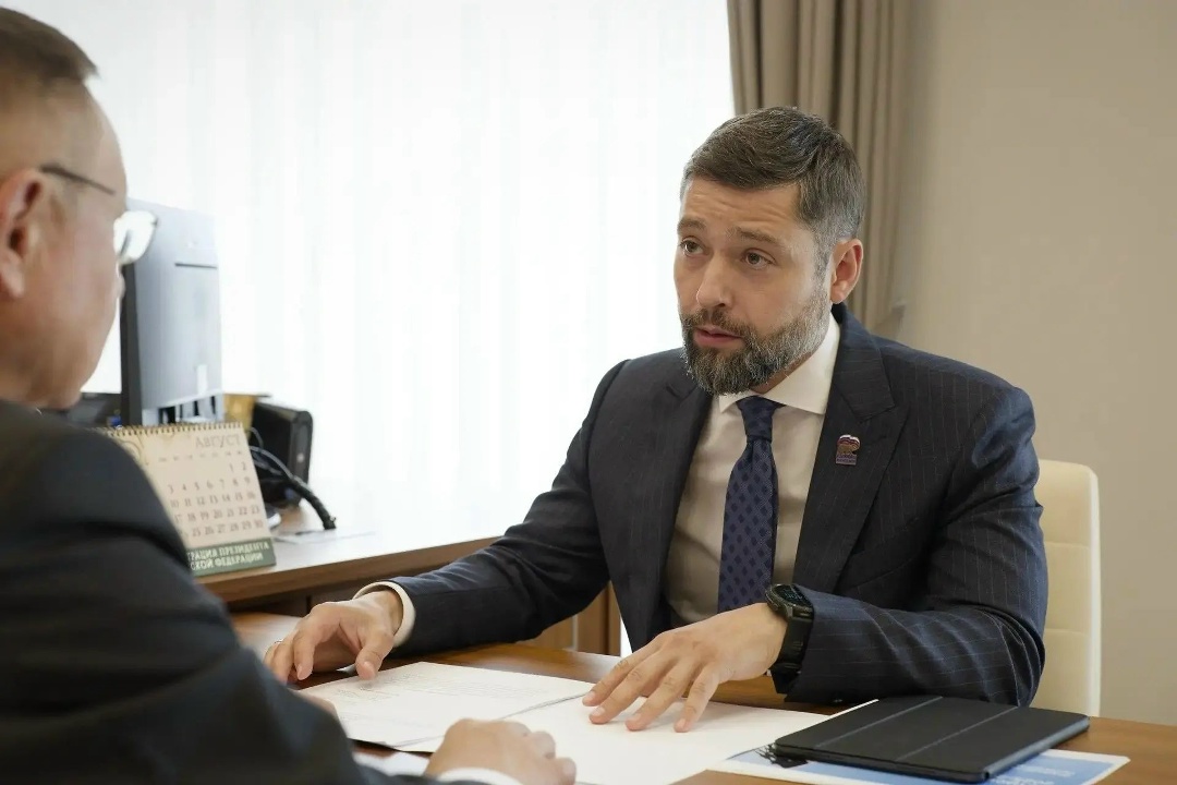 Глава Минстроя России Ирек Файзуллин провел рабочую встречу с депутатом Госдумы, членом комитета Госдумы по строительству и ЖКХ Александром Якубовским