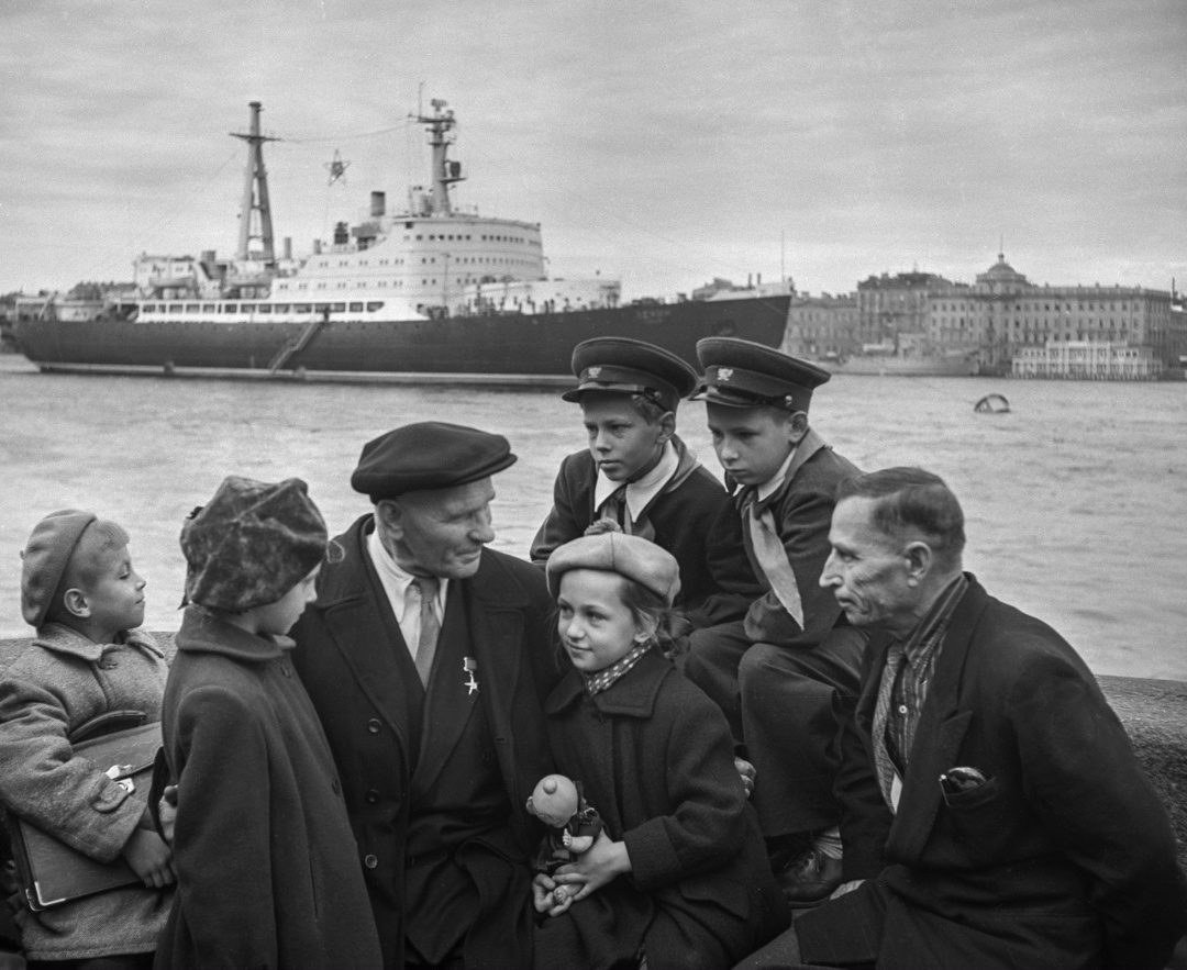 25 августа 1956 года на верфи «Адмиралтейский завод» в Ленинграде заложен первый в мире атомный ледокол – «Ленин»