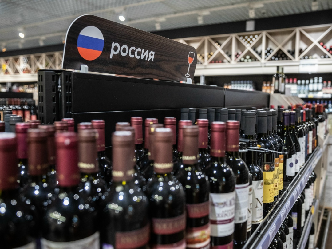 В первом полугодии средняя доля российских марок вин в ассортименте «магазинов у дома» составила 37,55%, увеличившись на 11,75 процентного пункта (п. п.) год к…