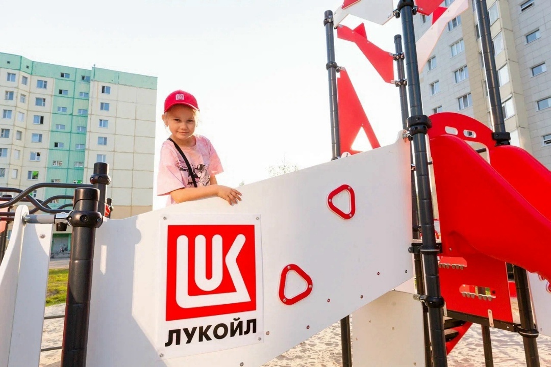 Яркое детство с ЛУКОЙЛом В Пермском крае в 6 сёлах и деревнях появились новые детские и спортивные площадки