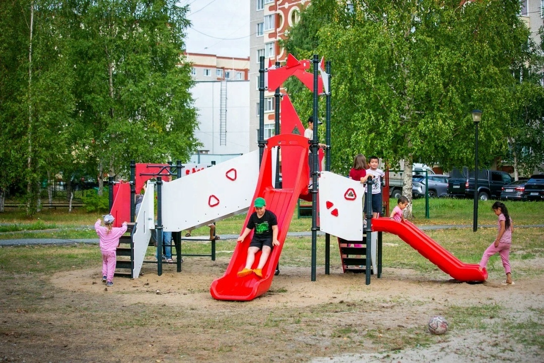 Яркое детство с ЛУКОЙЛом В Пермском крае в 6 сёлах и деревнях появились новые детские и спортивные площадки
