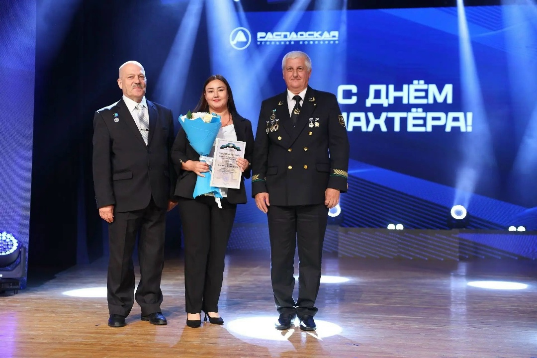 Награды лучшим! 900 сотрудников Распадской отмечены наградами ко Дню шахтера! Праздничные встречи прошли на всех предприятиях и в компании.