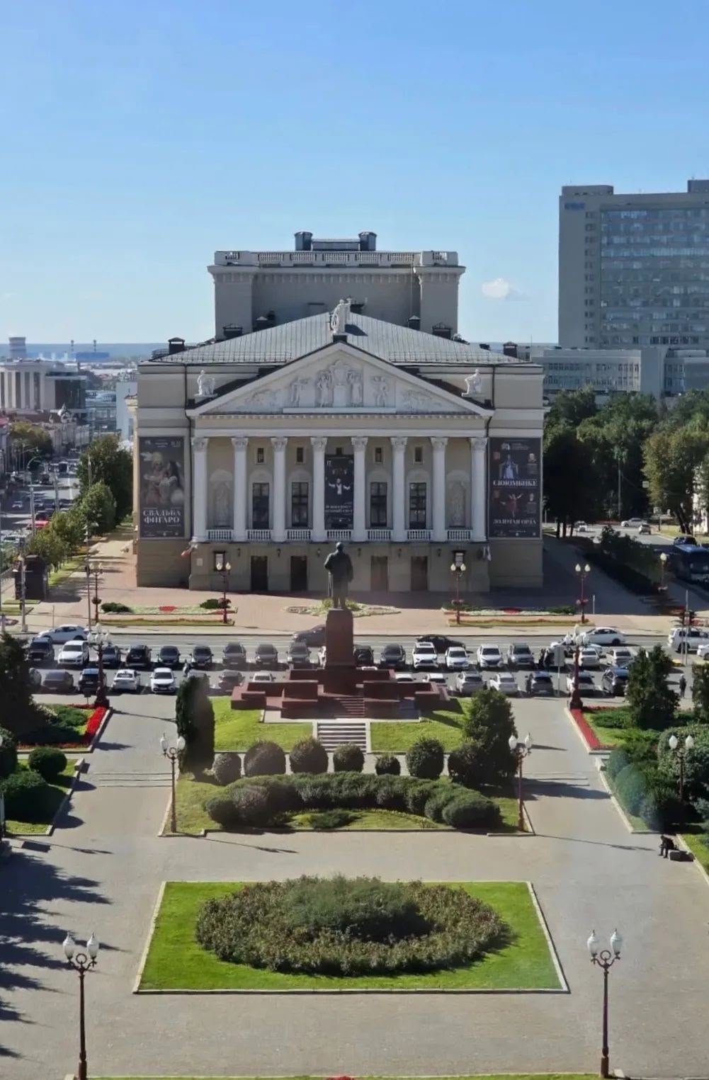 В рамках рабочей поездки в Казань Глава Минстроя России Ирек Файзуллин и Премьер-министр Республики Татарстан Алексей Песошин обсудили ключевые вопросы…