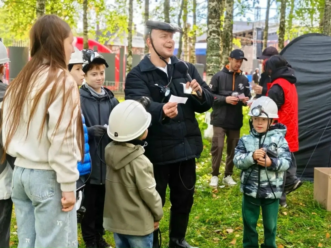 День шахтёра на Яреге Праздник при поддержке ЛУКОЙЛа объединил жителей всех возрастов: в программе — уличные спектакли о шахтёрах 1950‑х, кулинарный конкурс,…