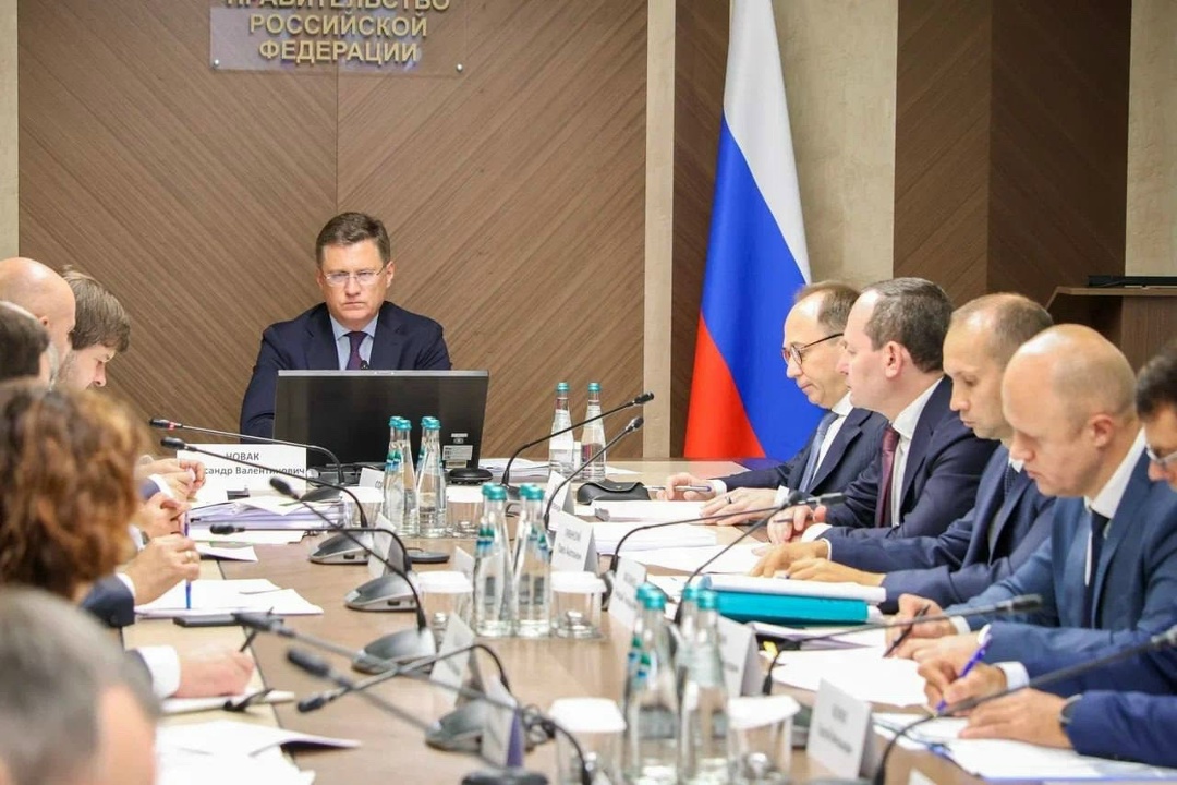 Александр Новак провел заседание штаба по ситуации на рынке нефтепродуктов.