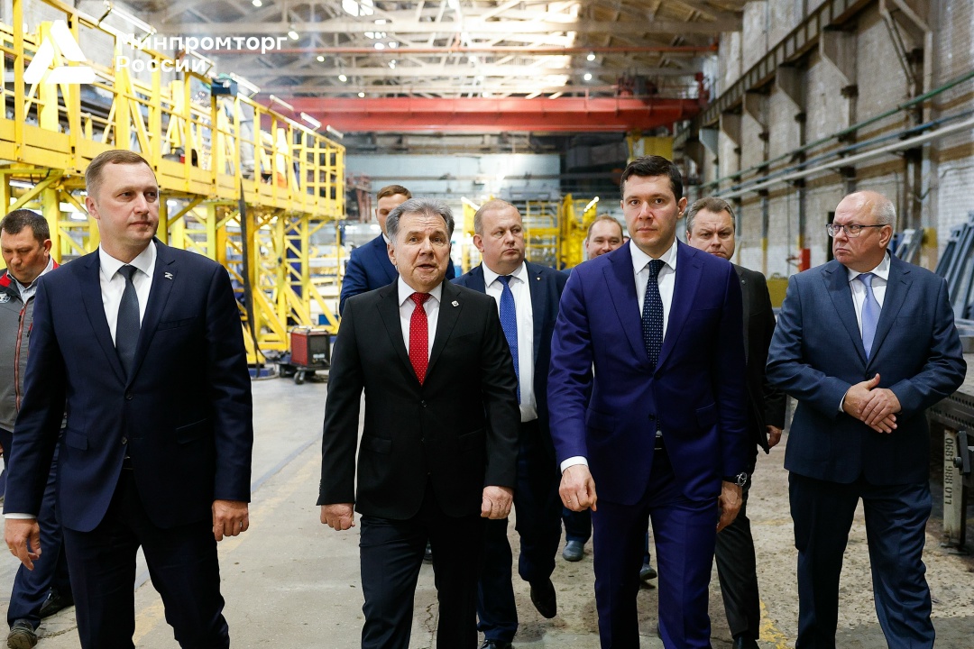 Антон Алиханов провел рабочую встречу с губернатором Саратовской области Романом Бусаргиным