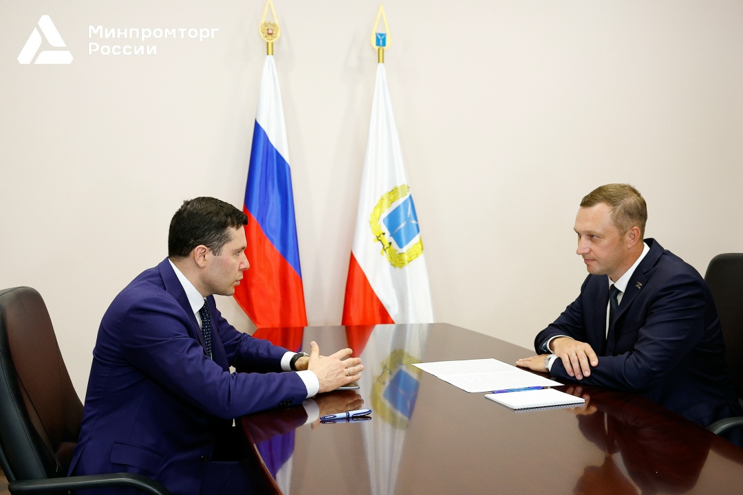 Антон Алиханов провел рабочую встречу с губернатором Саратовской области Романом Бусаргиным