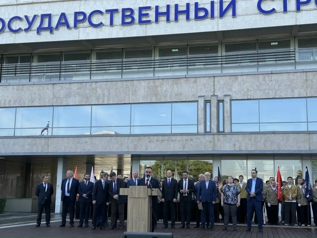 Глава Минстроя России Ирек Файзуллин принял участие в торжественном мероприятии, посвященном празднованию Дня знаний и началу нового учебного года в НИУ МГСУ