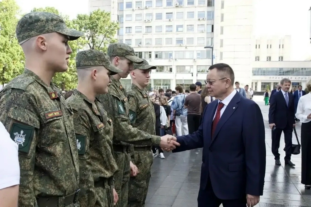 Глава Минстроя России Ирек Файзуллин принял участие в торжественном мероприятии, посвященном празднованию Дня знаний и началу нового учебного года в НИУ МГСУ