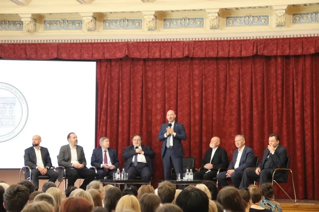 Представители Минстроя России приняли участие в торжественном мероприятии, приуроченном к празднованию Дня знаний в Московском архитектурном институте