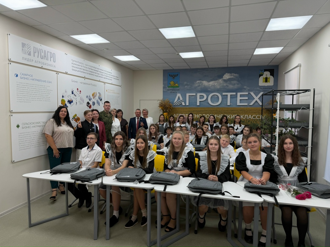Сегодня наши амбассадоры и представители компании, Радовитченко Сергей и Панькова Марина, сами вернулись за школьные парты — правда, ненадолго