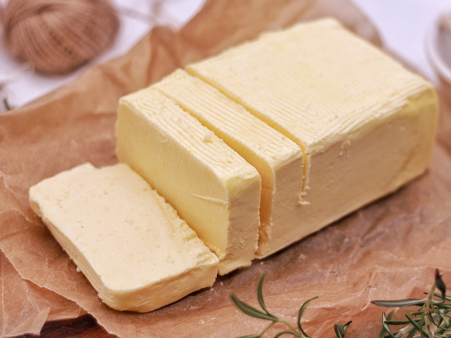 Сливочное масло стало самым подешевевшим продуктом за год