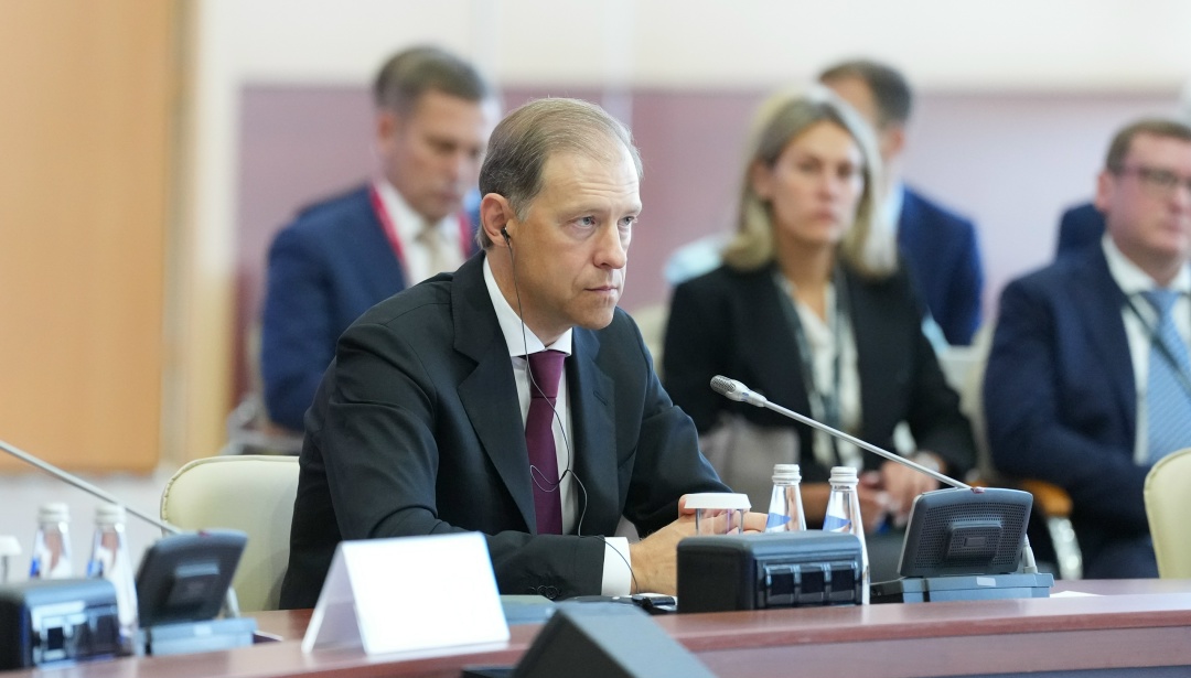 Денис Мантуров провел заседание Межправительственной российско-китайской комиссии по инвестиционному сотрудничеству.