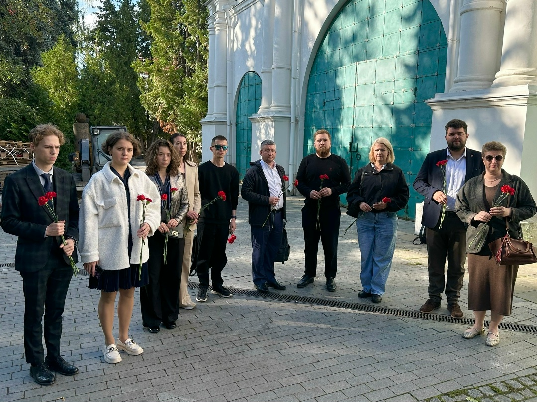 Молодежь стройотрасли почтила память героев Второй мировой войны