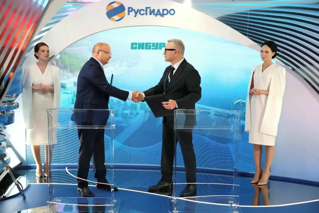 На полях Восточного экономического форума РусГидро и «СИБУР Холдинг» заключили стратегическое соглашение о декарбонизации.