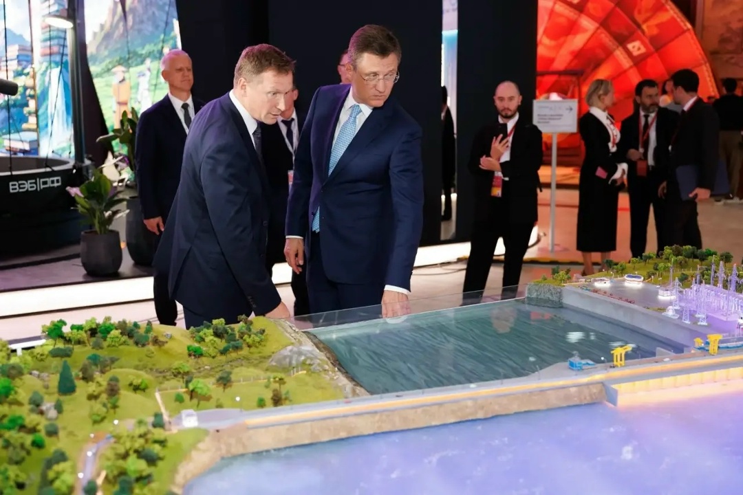 Стенд РусГидро на полях Восточного экономического форума-2026 посетил Александр Новак, заместитель Председателя Правительства Российской Федерации.