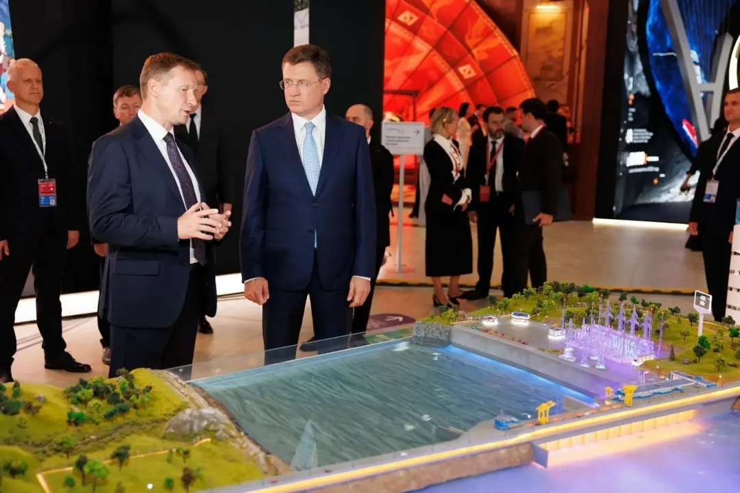 Стенд РусГидро на полях Восточного экономического форума-2026 посетил Александр Новак, заместитель Председателя Правительства Российской Федерации.