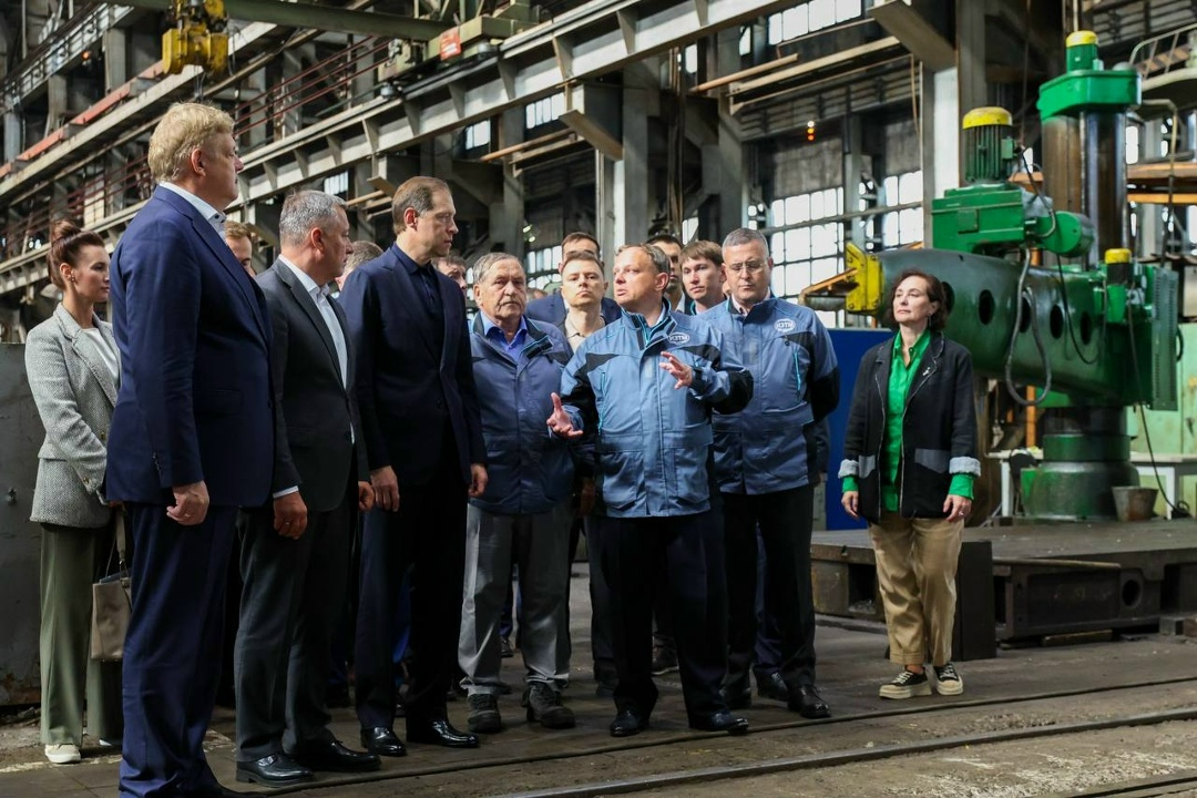 Денис Мантуров ознакомился с производственными мощностями Иркутского завода тяжелого машиностроения.