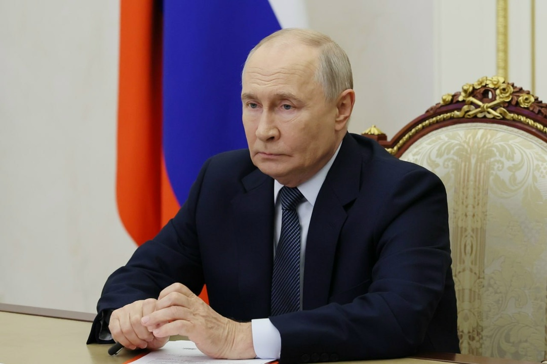 Владимир Путин провёл по видеосвязи оперативное совещание с членами Совбеза