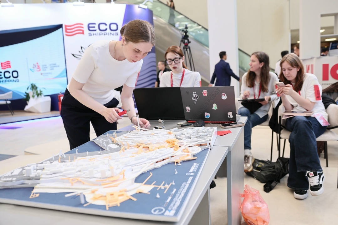 Подведомственный Минстрою России ЕИПП РФ при содействии МИИГАиК провели студенческий конкурс «Градостроительный вызов» в Молодежный день ВЭФ-2026