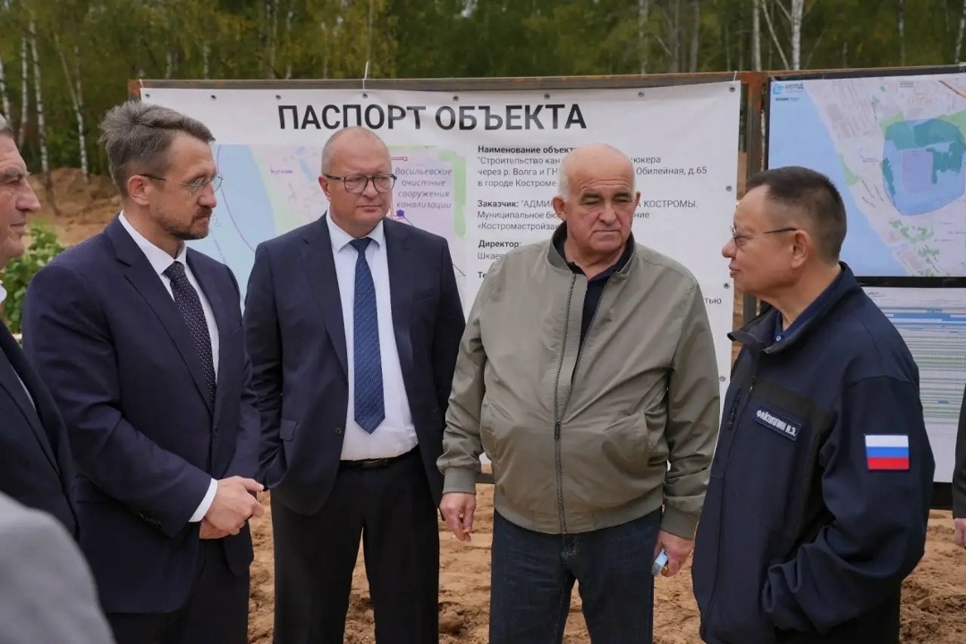 Глава Минстроя России Ирек Файзуллин в рамках рабочей поездки в Костромскую область совместно с Губернатором Сергеем Ситниковым оценид ход строительства…
