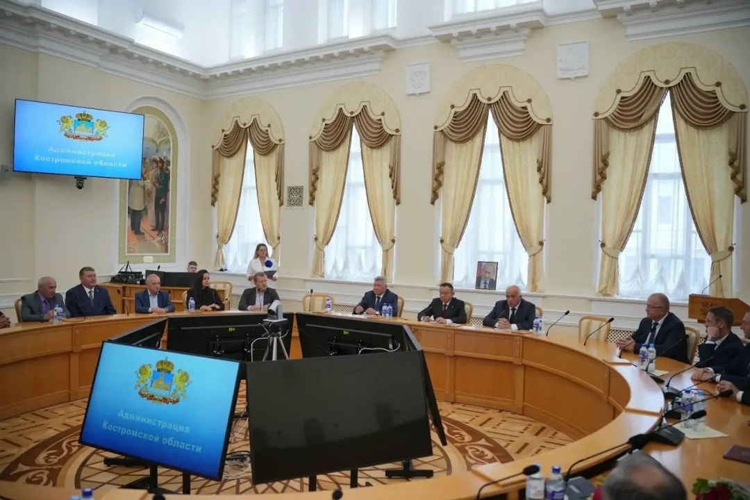 Глава Минстроя России Ирек Файзуллин наградил представителей строительной отрасли Костромской области
