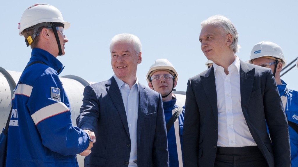 Мэр Москвы поздравил сотрудников Московского нефтеперерабатывающего завода «Газпром нефти» с профессиональным праздником — Днем работников нефтяной и газовой…
