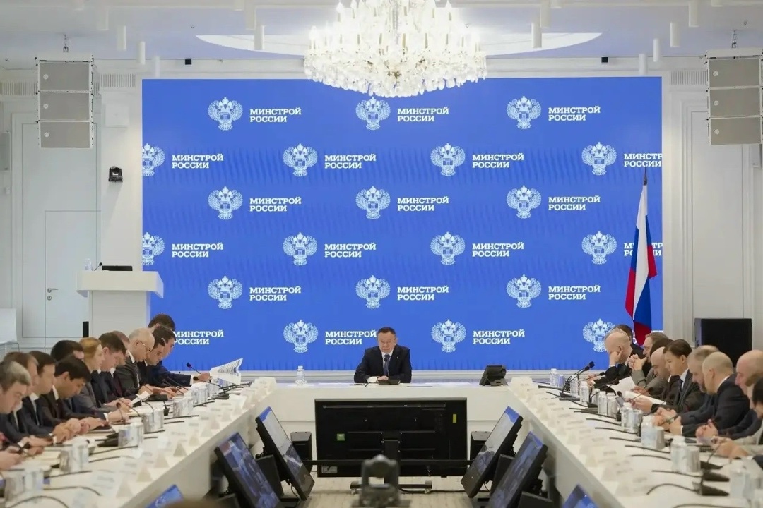 В Минстрое России прошло еженедельное оперативное совещание под председательством Министра строительства и ЖКХ РФ Ирека Файзуллина