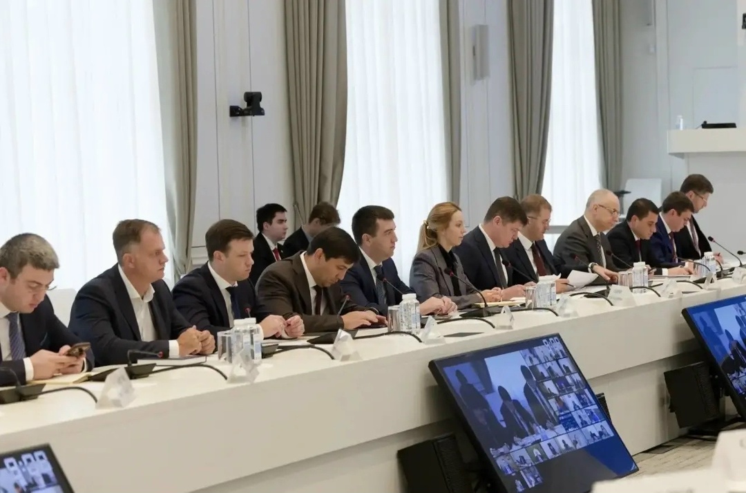 В Минстрое России прошло еженедельное оперативное совещание под председательством Министра строительства и ЖКХ РФ Ирека Файзуллина
