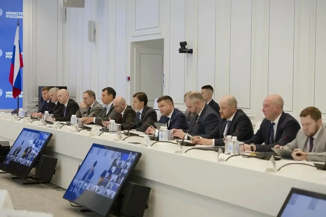 В Минстрое России прошло еженедельное оперативное совещание под председательством Министра строительства и ЖКХ РФ Ирека Файзуллина