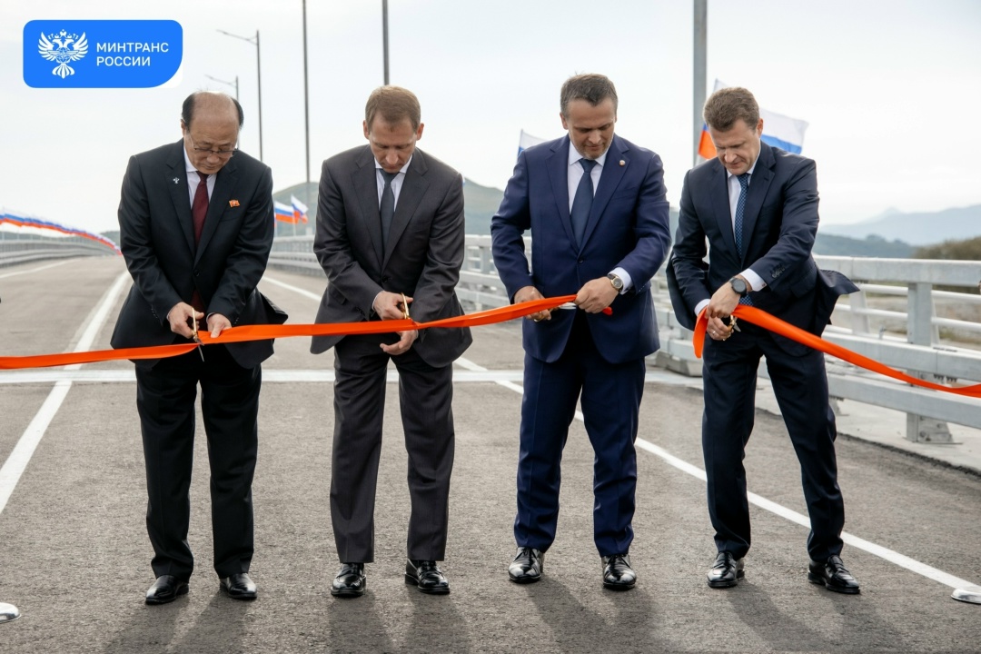 Россию и КНДР соединил новый автомобильный мост через реку Туманная