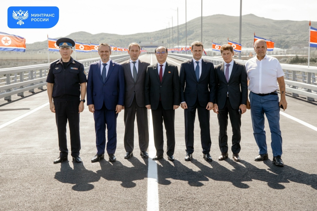 Россию и КНДР соединил новый автомобильный мост через реку Туманная