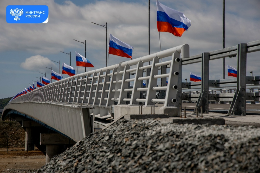 Россию и КНДР соединил новый автомобильный мост через реку Туманная