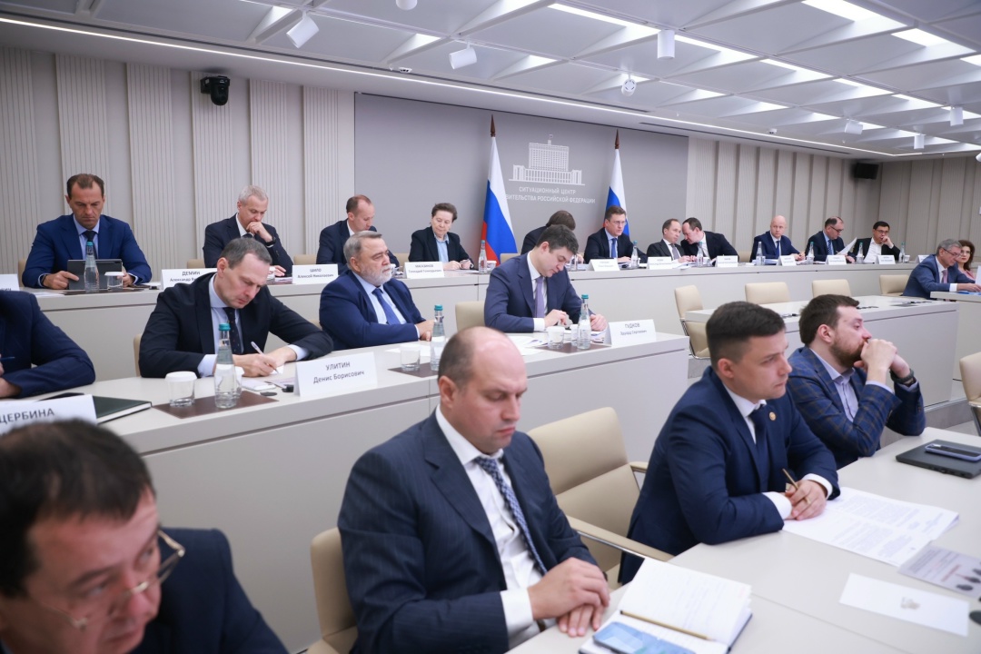 Александр Новак провел совещание по ситуации на топливном рынке.