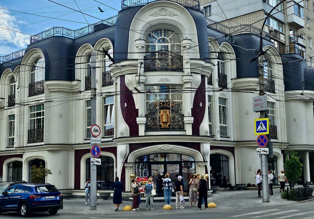 За своим самоваром – в Саратов Частная коллекция почётного ветерана ЛУКОЙЛа, мецената Семёна Моисеевича Глозмана, пополнила экспозицию саратовского Музея…