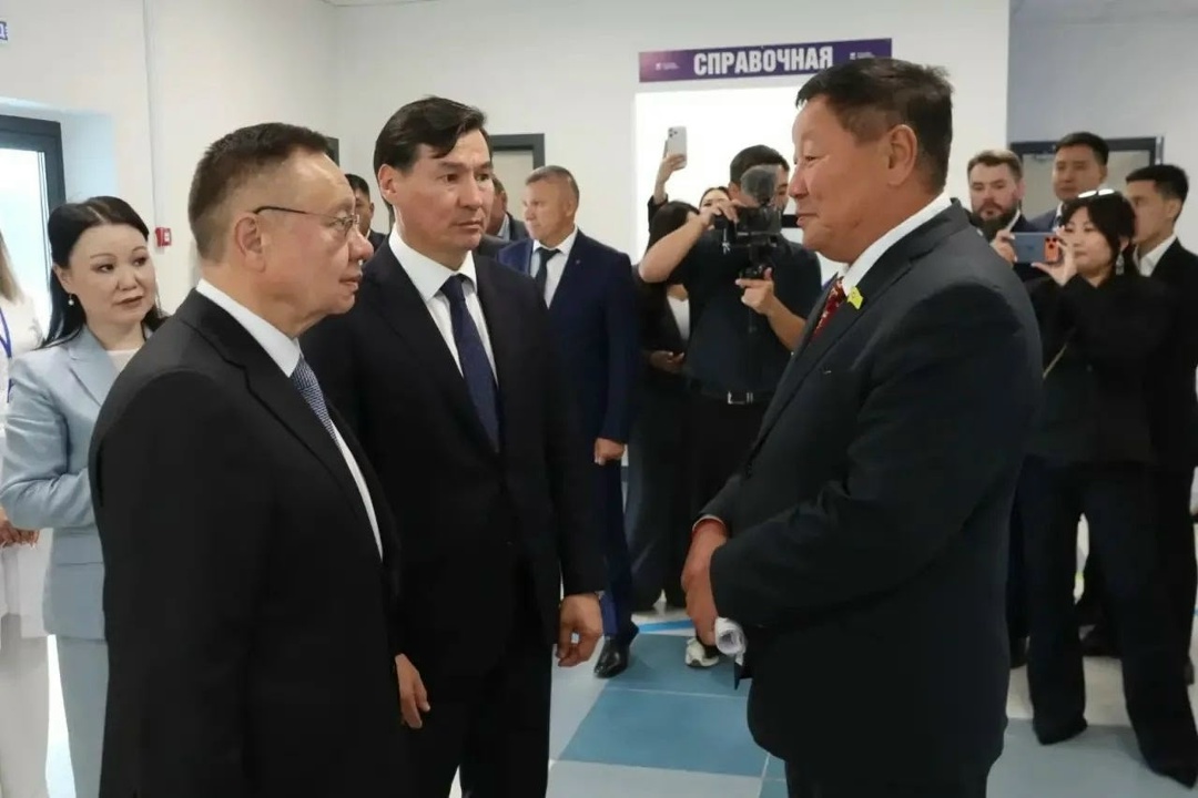 Министр строительства и ЖКХ РФ Ирек Файзуллин в рамках рабочей поездки в Калмыкию осмотрел здание «Республиканского госпиталя ветеранов войн»