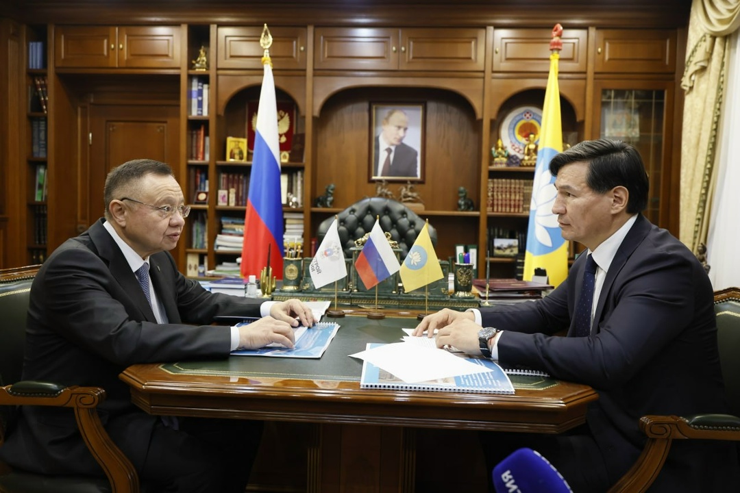 Глава Минстроя Ирек Файзуллин посетил Калмыкию.