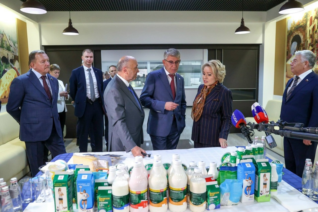 Валентина Матвиенко осмотрела производственные цеха Тульского молочного комбината