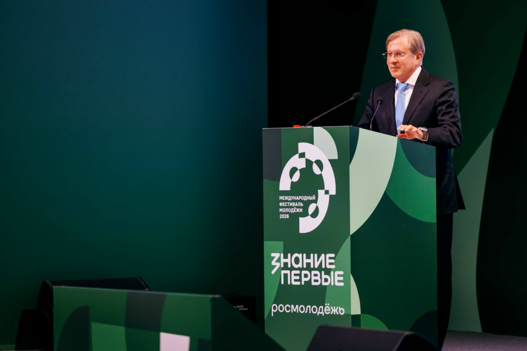 Вице-премьер Виталий Савельев выступил на просветительском марафоне Российского общества «Знание» в рамках Международного фестиваля молодежи в Екатеринбурге.