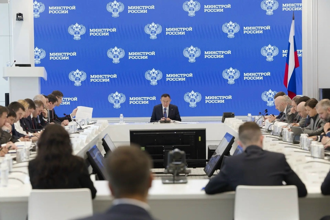 В Минстрое России прошло еженедельное оперативное совещание под председательством Министра строительства и ЖКХ РФ Ирека Файзуллина