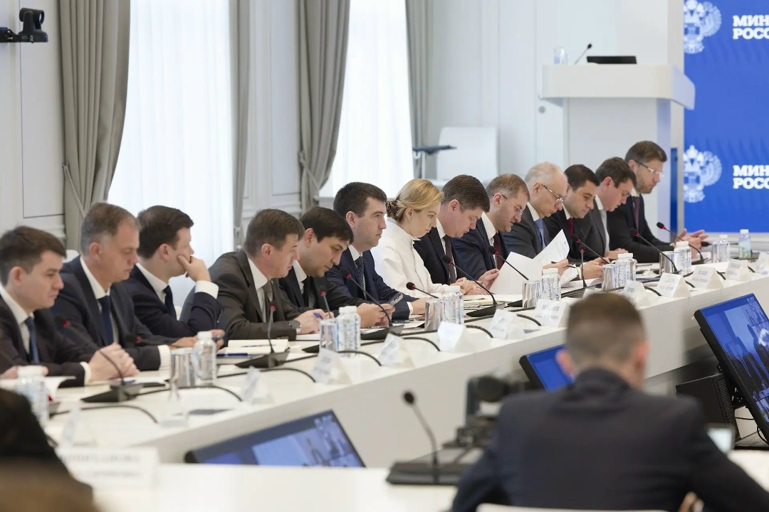 В Минстрое России прошло еженедельное оперативное совещание под председательством Министра строительства и ЖКХ РФ Ирека Файзуллина