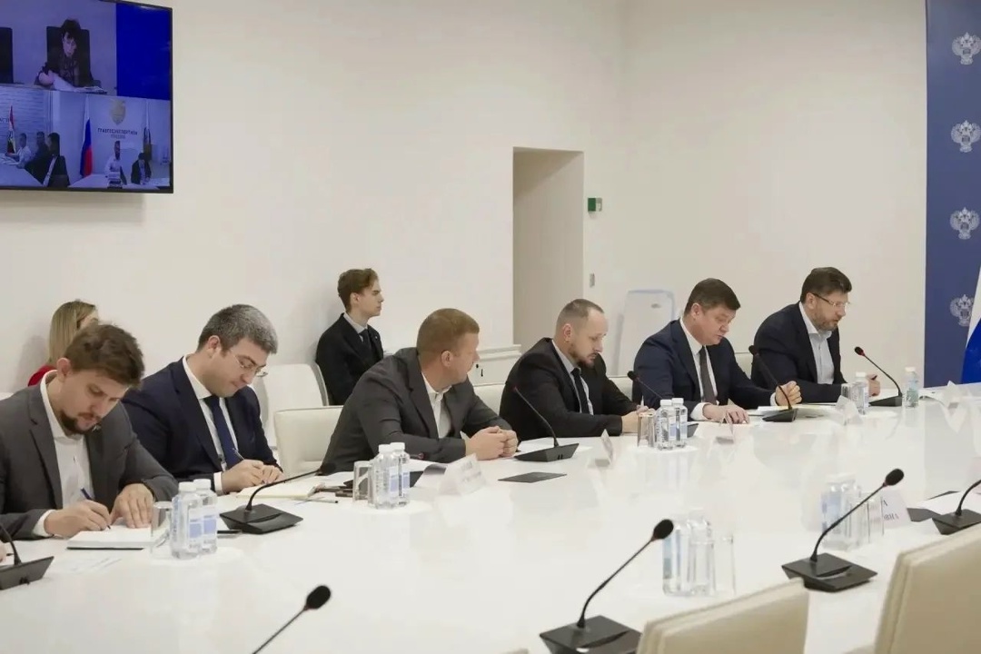 Глава Минстроя России Ирек Файзуллин провел совещание по реализации мероприятий на территории Курской области