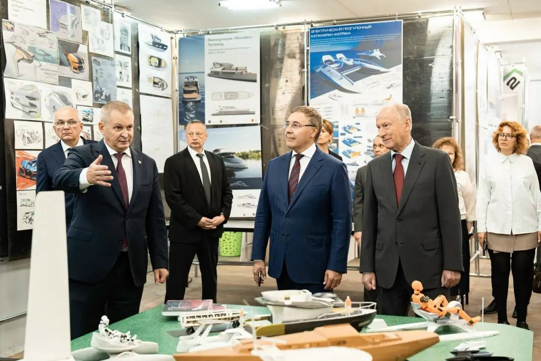 Валерий Фальков посетил Российский государственный художественно-промышленный университет им. С.Г.Строганова.