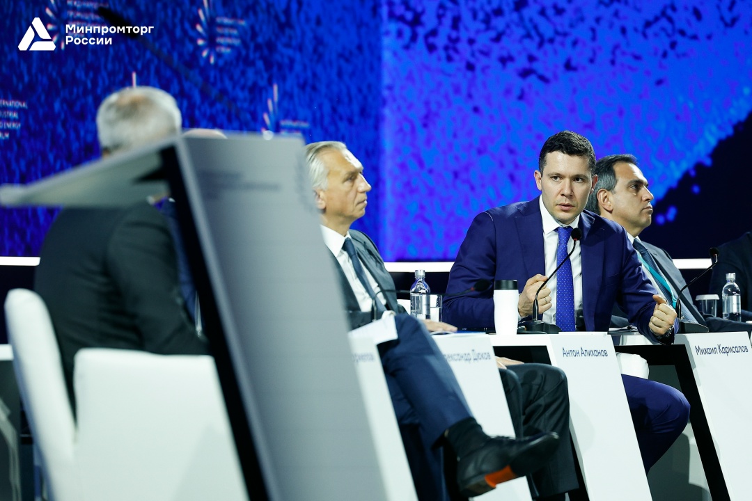 Антон Алиханов принял участие в деловой программе TNF-2026