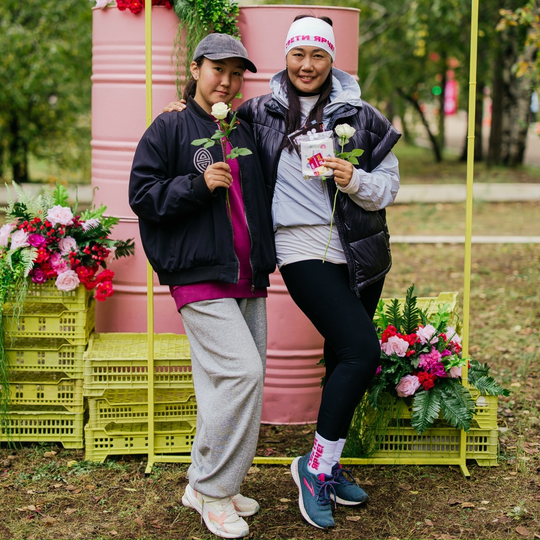 Светить ярче может каждая Это доказали участницы ежегодного женского забега и форума в Чите. 250 девушек собрались на стадионе СибВО, чтобы испытать силы,…