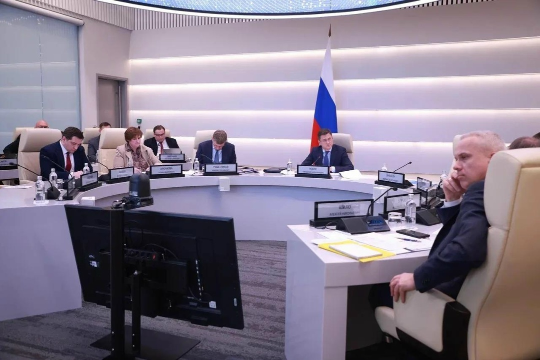 Александр Новак провел совещание по текущей ситуации в экономике.