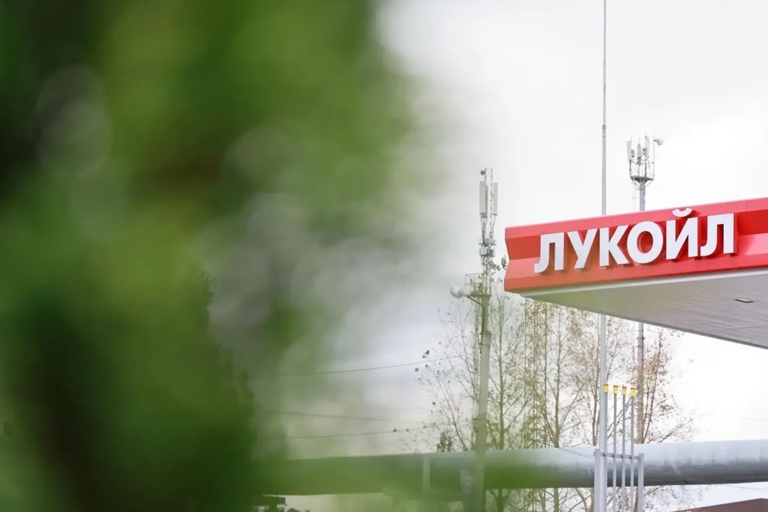 Зелёная арифметика ЛУКОЙЛа Коллектив АЗС ЛУКОЙЛа в Среднеуральске принял участие в экологической инициативе «Создаём новый лес — 35 тысяч деревьев» в честь…
